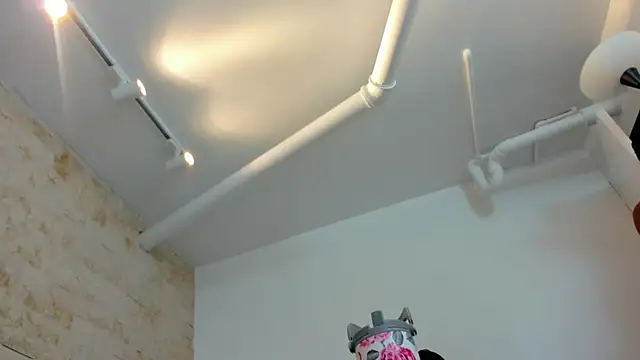 Snapshot of mia_roldan_ chatting on 12.18.25 mia roldan online show from 12.18.25