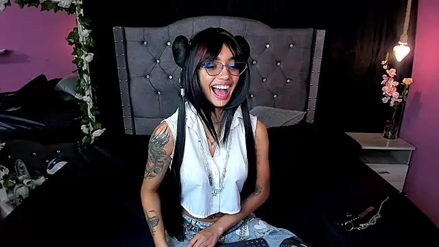 Snapshot of slutty_venus chatting on 03.02.25 slutty venus online show from 03.02.25