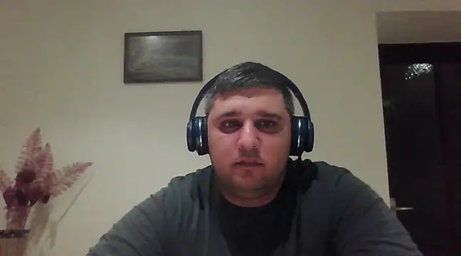 Snapshot of _revianzip1 chatting on 12.21.24  revianzip1 online show from 12.21.24