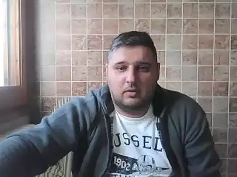 Snapshot of _revianzip1 chatting on 12.29.24  revianzip1 online show from 12.29.24