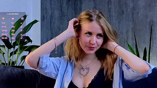 Snapshot of WiloneEsse chatting on 01.31.25 WiloneEsse online show from 01.31.25