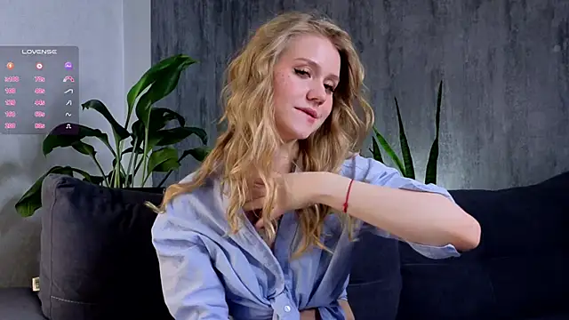 Snapshot of WiloneEsse chatting on 02.01.25 WiloneEsse online show from 02.01.25