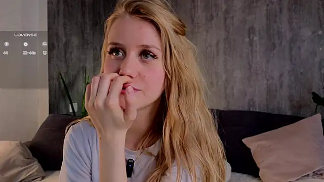 Snapshot of WiloneEsse chatting on 02.11.25 WiloneEsse online show from 02.11.25