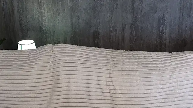 Snapshot of WiloneEsse chatting on 02.14.25 WiloneEsse online show from 02.14.25