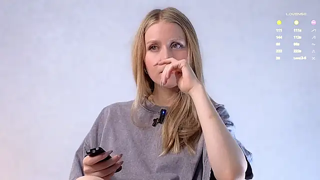 Snapshot of WiloneEsse chatting on 03.12.25 WiloneEsse online show from 03.12.25