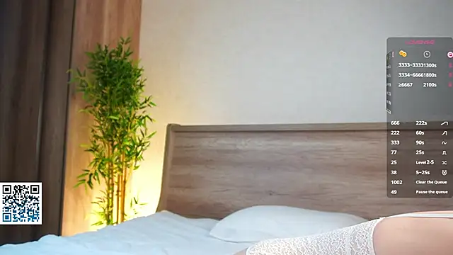 Snapshot of WiloneEsse chatting on 10.19.25 WiloneEsse online show from 10.19.25