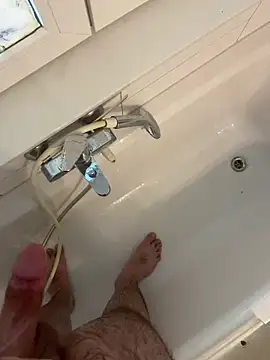 Snapshot of Loco42- chatting on 12.12.24 Loco42- online show from 12.12.24