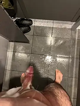 Snapshot of Loco42- chatting on 10.07.25 Loco42- online show from 10.07.25