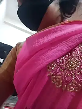 Snapshot of Cute-Aadhvita chatting on 03.18.26 Cute-Aadhvita online show from 03.18.26