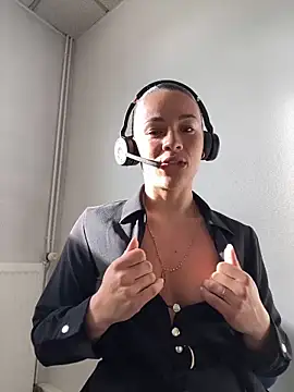 Snapshot of ImImmy chatting on 03.10.25 ImImmy online show from 03.10.25