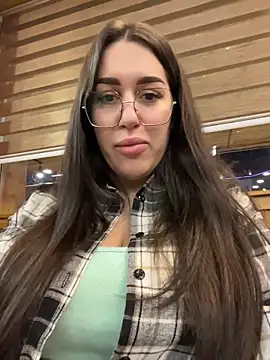 Snapshot of VikiDemi chatting on 12.22.25 VikiDemi online show from 12.22.25