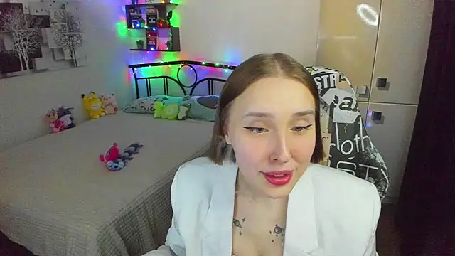 LinaTruly online show from 04.24.26