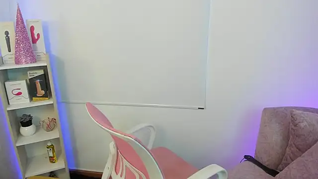 Snapshot of savage_sweethearts chatting on 12.27.24 savage sweethearts online show from 12.27.24