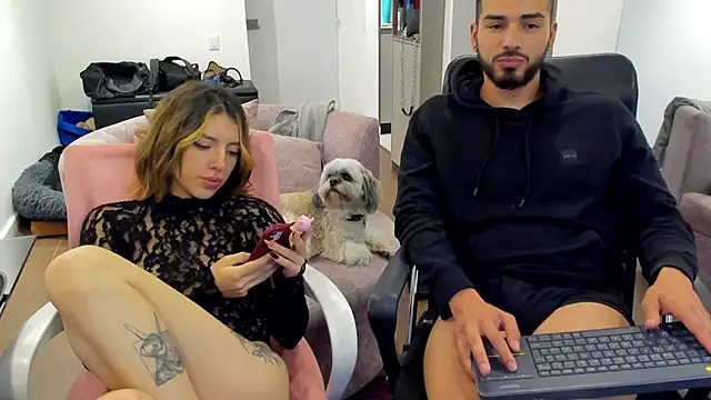 Snapshot of savage_sweethearts chatting on 03.06.25 savage sweethearts online show from 03.06.25