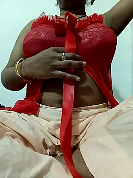 Snapshot of Haniya-143 chatting on 01.28.25 Haniya-143 online show from 01.28.25