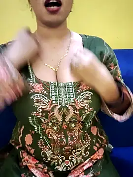 Snapshot of Haniya-143 chatting on 10.02.25 Haniya-143 online show from 10.02.25