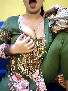 Snapshot of Haniya-143 chatting on 10.05.25 Haniya-143 online show from 10.05.25