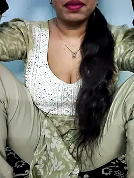 Snapshot of Haniya-143 chatting on 10.21.25 Haniya-143 online show from 10.21.25