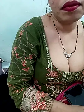 Snapshot of Haniya-143 chatting on 12.22.25 Haniya-143 online show from 12.22.25