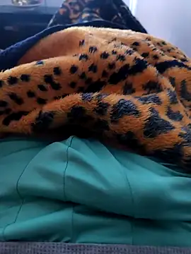 Snapshot of ariel-rick chatting on 11.25.25 ariel-rick online show from 11.25.25