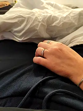 Snapshot of ariel-rick chatting on 12.19.25 ariel-rick online show from 12.19.25