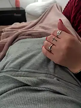 Snapshot of ariel-rick chatting on 02.16.26 ariel-rick online show from 02.16.26