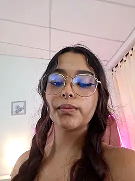 Snapshot of Ariana_Pierce chatting on 06.12.26 Ariana Pierce online show from 06.12.26