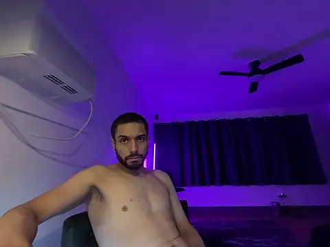 Snapshot of DerekPerez2025 chatting on 01.18.25 DerekPerez2025 online show from 01.18.25