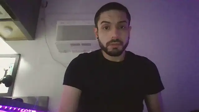 Snapshot of DerekPerez2025 chatting on 02.07.25 DerekPerez2025 online show from 02.07.25