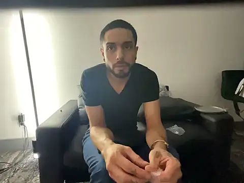 Snapshot of DerekPerez2025 chatting on 02.27.25 DerekPerez2025 online show from 02.27.25