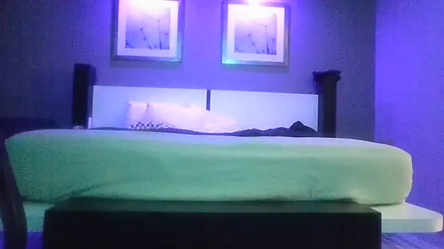 Snapshot of DerekPerez2025 chatting on 12.21.25 DerekPerez2025 online show from 12.21.25