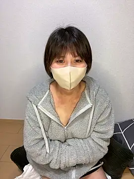 Snapshot of -anzu-o chatting on 12.14.24 -anzu-o online show from 12.14.24