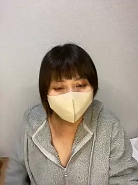 Snapshot of -anzu-o chatting on 12.16.24 -anzu-o online show from 12.16.24