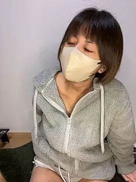 Snapshot of -anzu-o chatting on 12.23.24 -anzu-o online show from 12.23.24