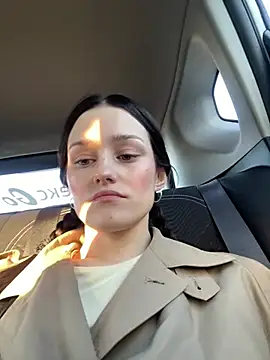 Mia Mia M online show from 04.20.26