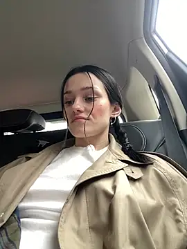 Mia Mia M online show from 04.25.26