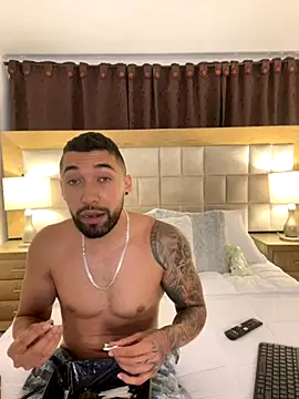 Sweet and caramel online show from 11.30.25