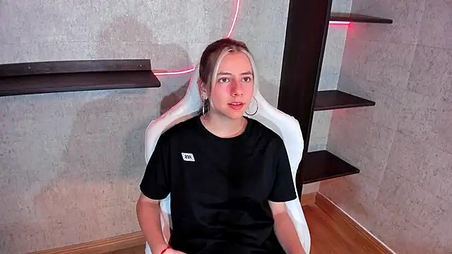 ArtemisaBlake online show from 01.04.25