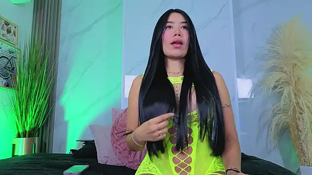 Chlooee   online show from 05.04.26