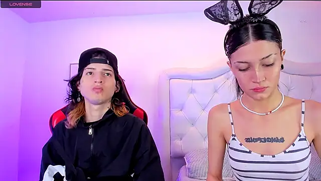 Snapshot of sett_and_gwen chatting on 12.13.24 sett and gwen online show from 12.13.24