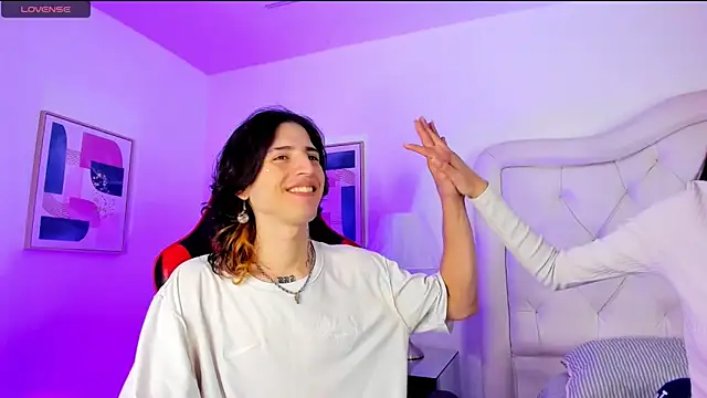 Snapshot of sett_and_gwen chatting on 12.15.24 sett and gwen online show from 12.15.24