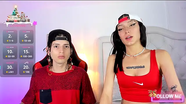 Snapshot of sett_and_gwen chatting on 12.18.24 sett and gwen online show from 12.18.24