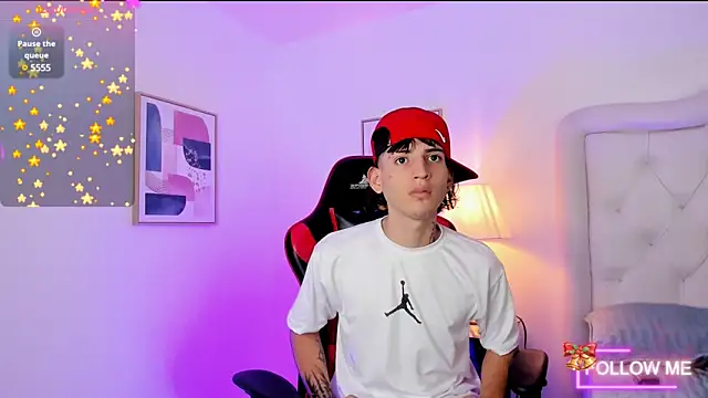 Snapshot of sett_and_gwen chatting on 12.27.24 sett and gwen online show from 12.27.24