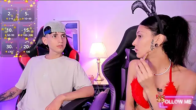 Snapshot of sett_and_gwen chatting on 12.29.24 sett and gwen online show from 12.29.24