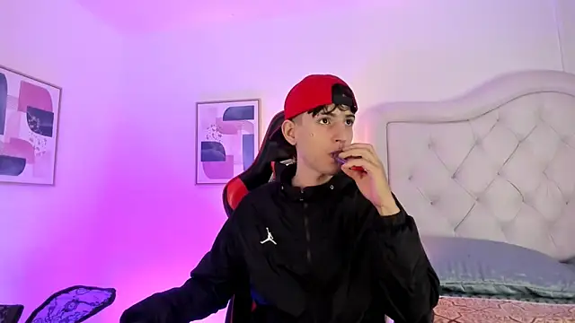 Snapshot of sett_and_gwen chatting on 01.02.25 sett and gwen online show from 01.02.25