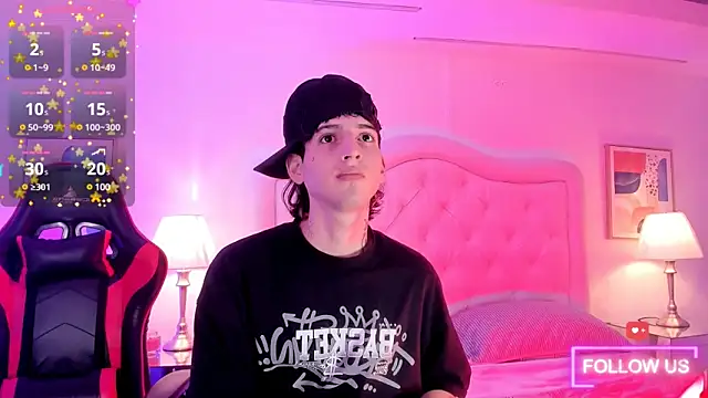 Snapshot of sett_and_gwen chatting on 02.15.25 sett and gwen online show from 02.15.25