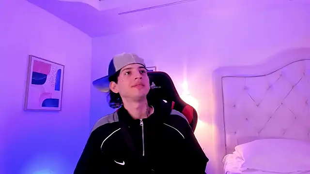 Snapshot of sett_and_gwen chatting on 03.03.25 sett and gwen online show from 03.03.25