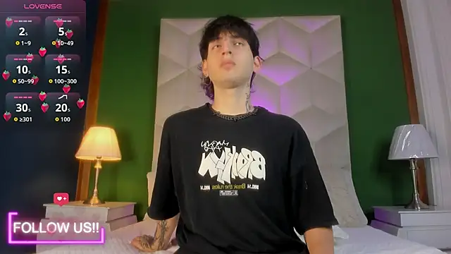 Snapshot of sett_and_gwen chatting on 10.17.25 sett and gwen online show from 10.17.25