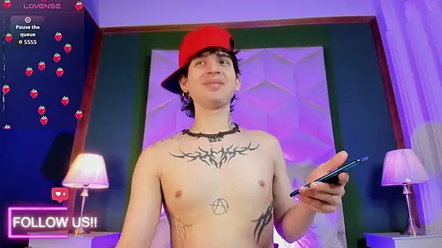 Snapshot of sett_and_gwen chatting on 10.18.25 sett and gwen online show from 10.18.25