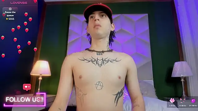 Snapshot of sett_and_gwen chatting on 10.23.25 sett and gwen online show from 10.23.25